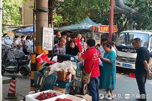 王猛：太阳球员们拿教练的话当放屁 完全没有想好好防守的意思